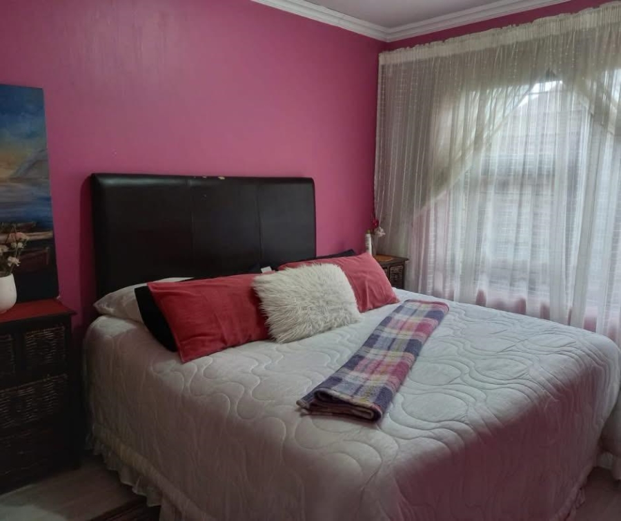 To Let 2 Bedroom Property for Rent in Sonneveld Gauteng