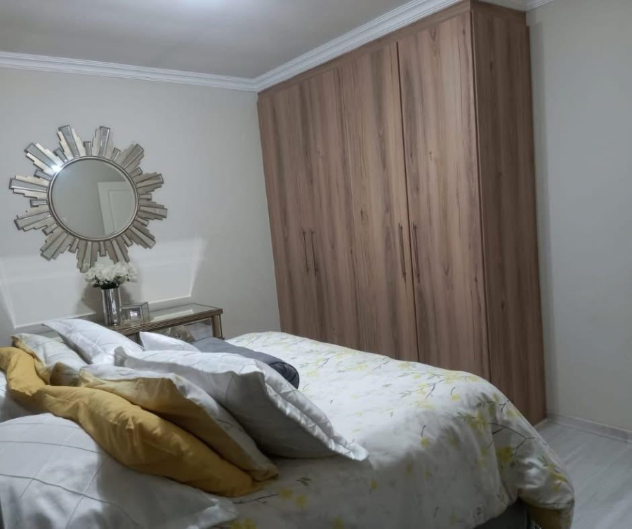 To Let 2 Bedroom Property for Rent in Sonneveld Gauteng