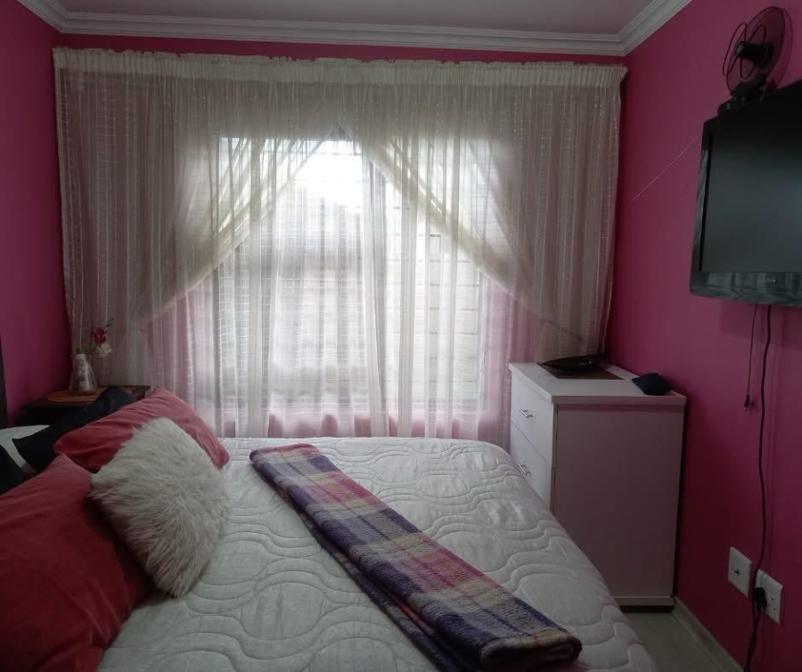 To Let 2 Bedroom Property for Rent in Sonneveld Gauteng