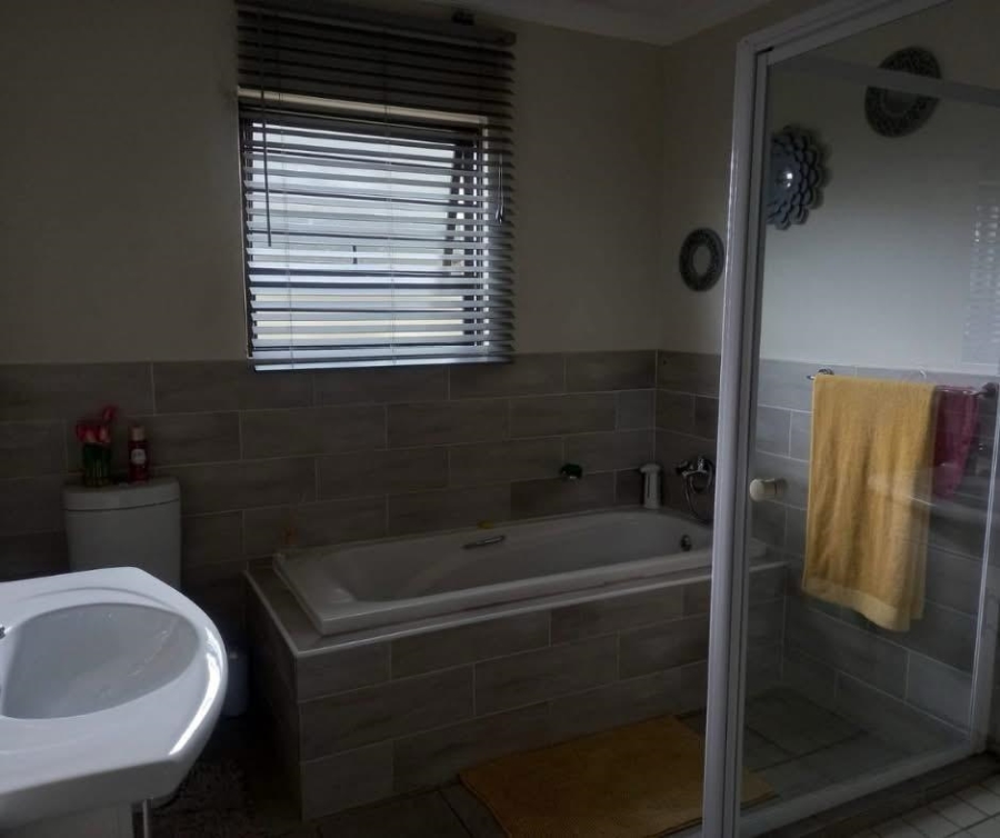 To Let 2 Bedroom Property for Rent in Sonneveld Gauteng