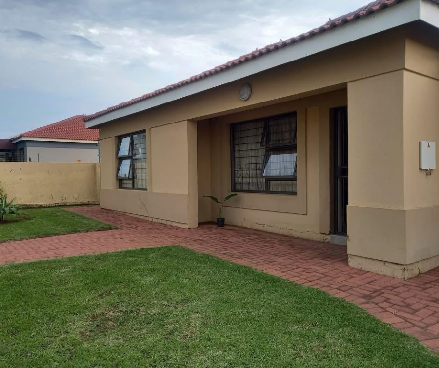 To Let 2 Bedroom Property for Rent in Sonneveld Gauteng