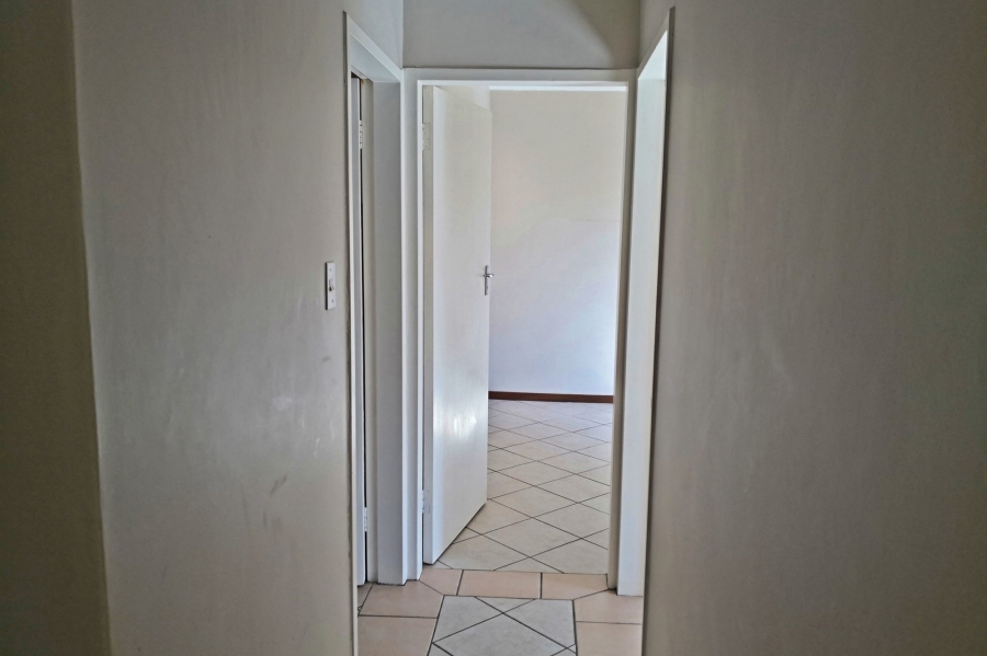 2 Bedroom Property for Sale in Monavoni Gauteng