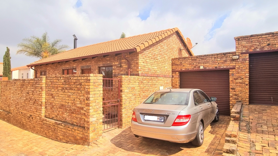 2 Bedroom Property for Sale in Halfway Gardens Gauteng