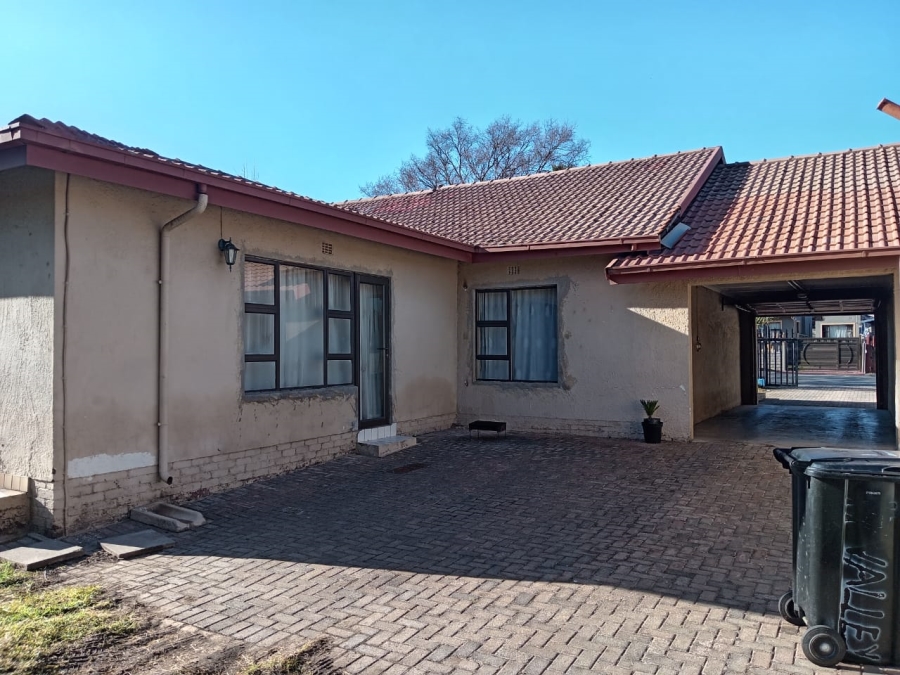 4 Bedroom Property for Sale in Mindalore Gauteng