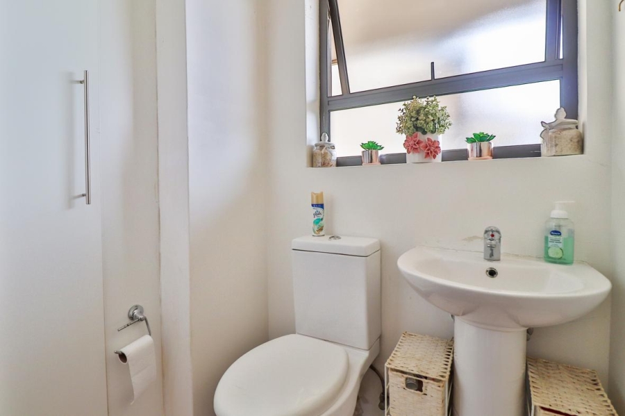 1 Bedroom Property for Sale in Edenvale Central Gauteng