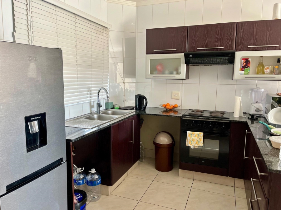 1 Bedroom Property for Sale in Sandhurst Gauteng