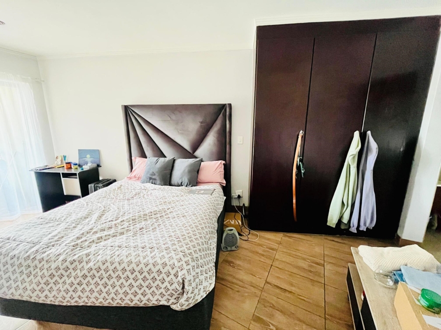 1 Bedroom Property for Sale in Sandhurst Gauteng