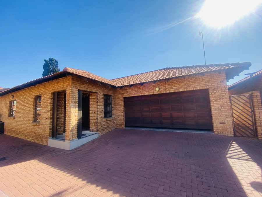 3 Bedroom Property for Sale in New Redruth Gauteng
