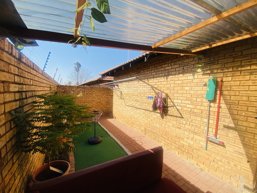 3 Bedroom Property for Sale in New Redruth Gauteng