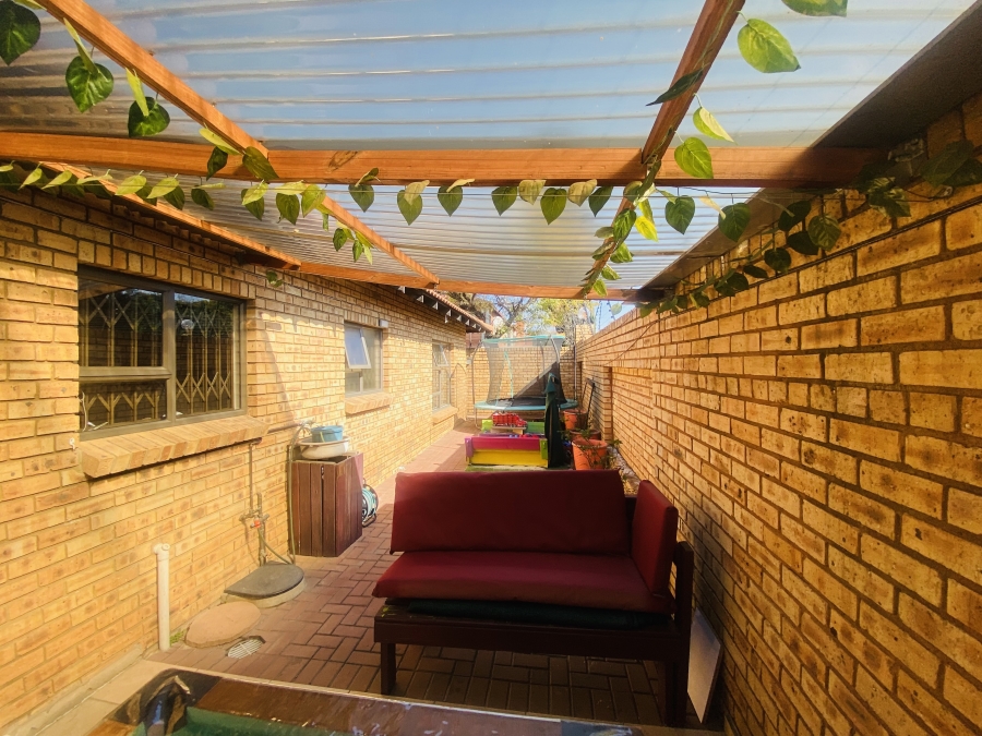 3 Bedroom Property for Sale in New Redruth Gauteng
