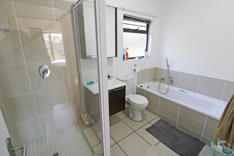 1 Bedroom Property for Sale in Bryanston Gauteng