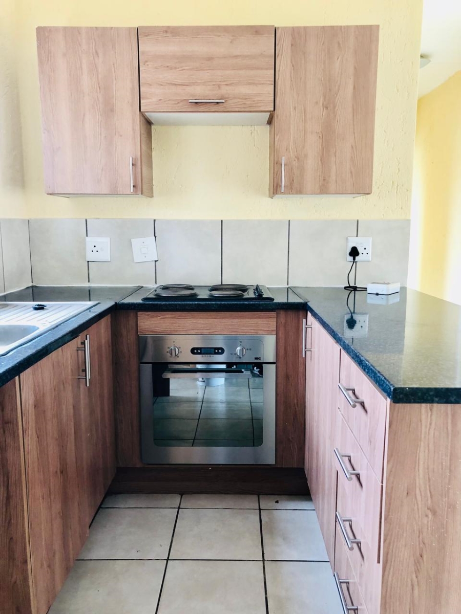 To Let 2 Bedroom Property for Rent in Roodepoort Gauteng