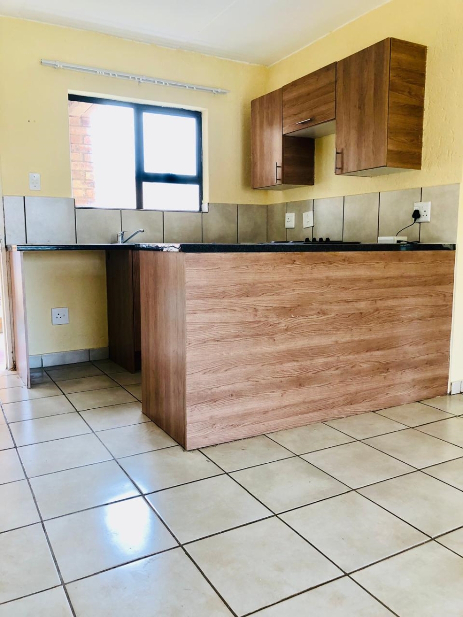 To Let 2 Bedroom Property for Rent in Roodepoort Gauteng