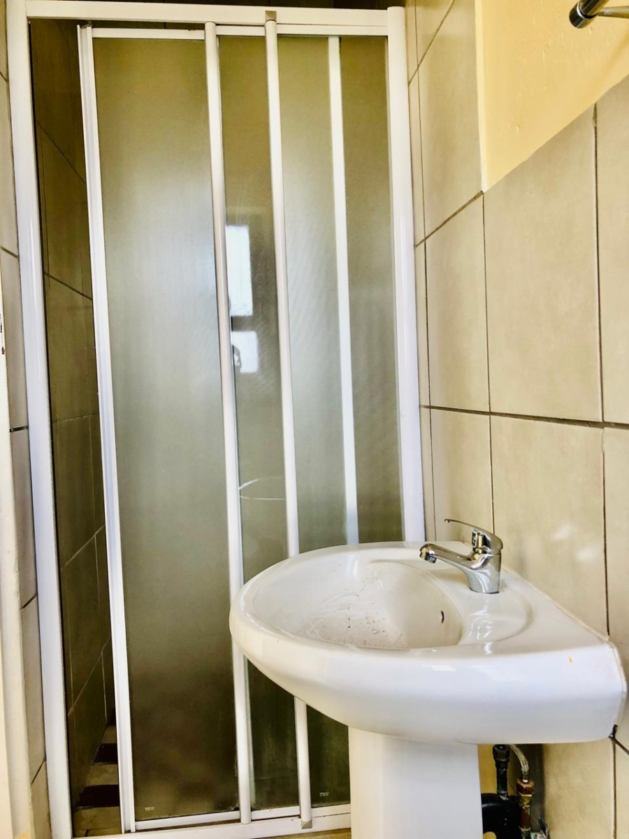 To Let 2 Bedroom Property for Rent in Roodepoort Gauteng