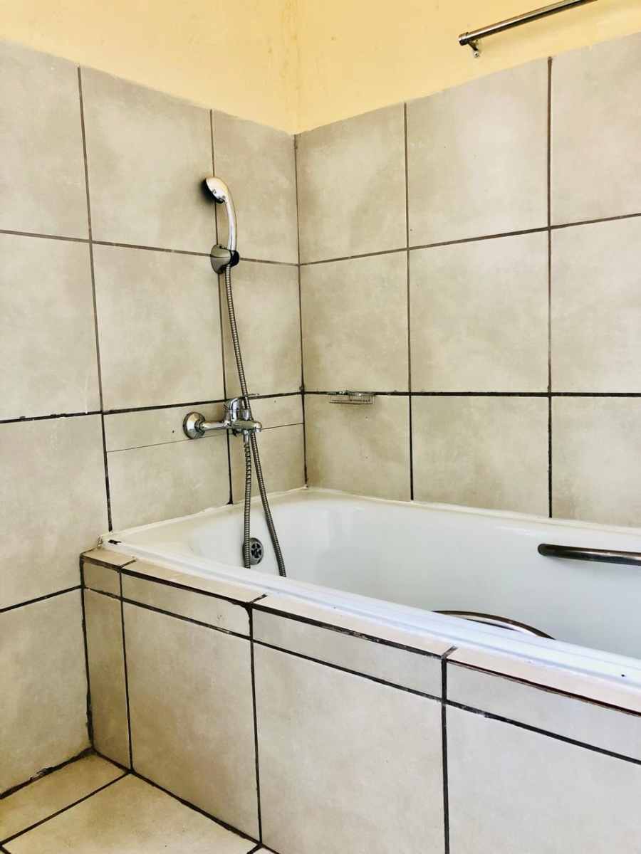 To Let 2 Bedroom Property for Rent in Roodepoort Gauteng