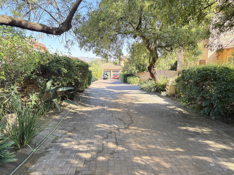 3 Bedroom Property for Sale in Wilgeheuwel Gauteng