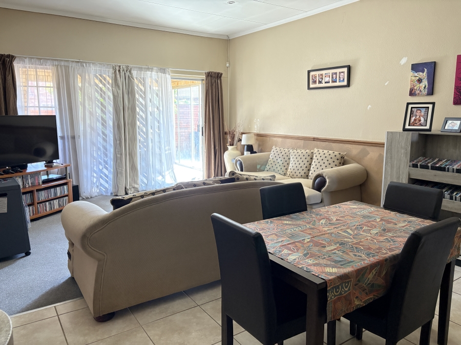 3 Bedroom Property for Sale in Wilgeheuwel Gauteng