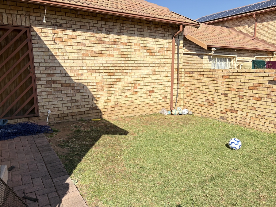 3 Bedroom Property for Sale in Wilgeheuwel Gauteng