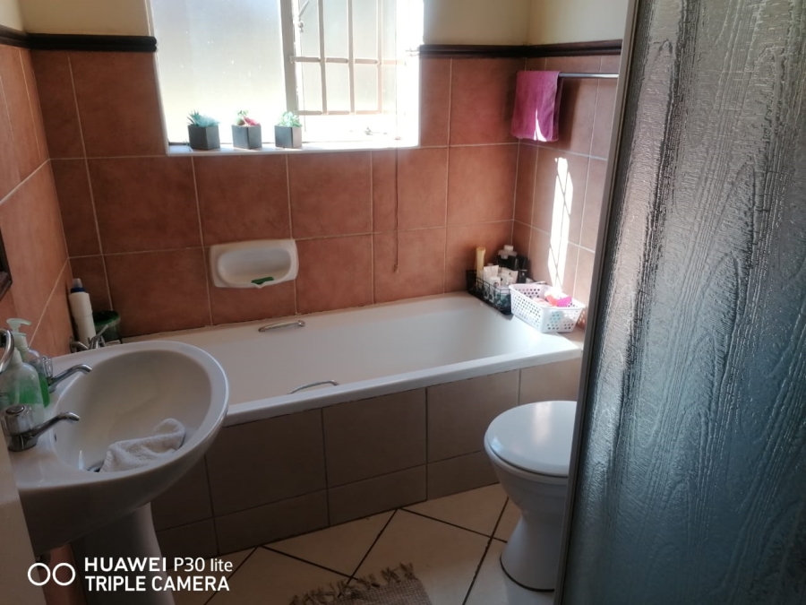To Let 2 Bedroom Property for Rent in Equestria Gauteng