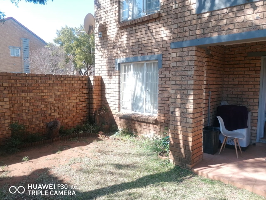 To Let 2 Bedroom Property for Rent in Equestria Gauteng