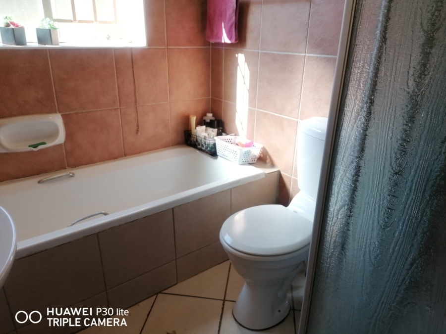 To Let 2 Bedroom Property for Rent in Equestria Gauteng