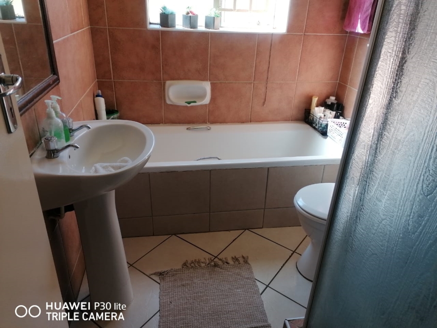 To Let 2 Bedroom Property for Rent in Equestria Gauteng