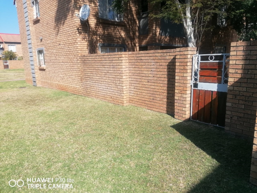 To Let 2 Bedroom Property for Rent in Equestria Gauteng