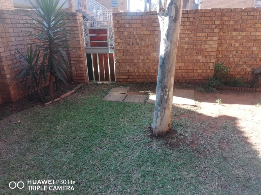 To Let 2 Bedroom Property for Rent in Equestria Gauteng