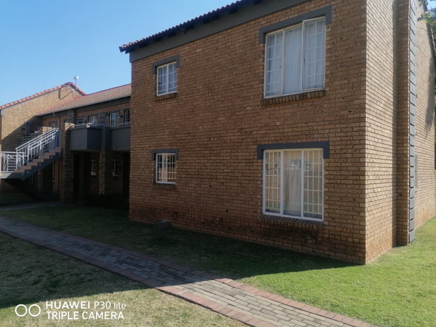 To Let 2 Bedroom Property for Rent in Equestria Gauteng