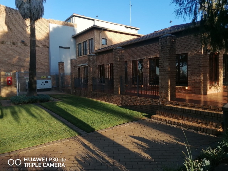 To Let 2 Bedroom Property for Rent in Equestria Gauteng