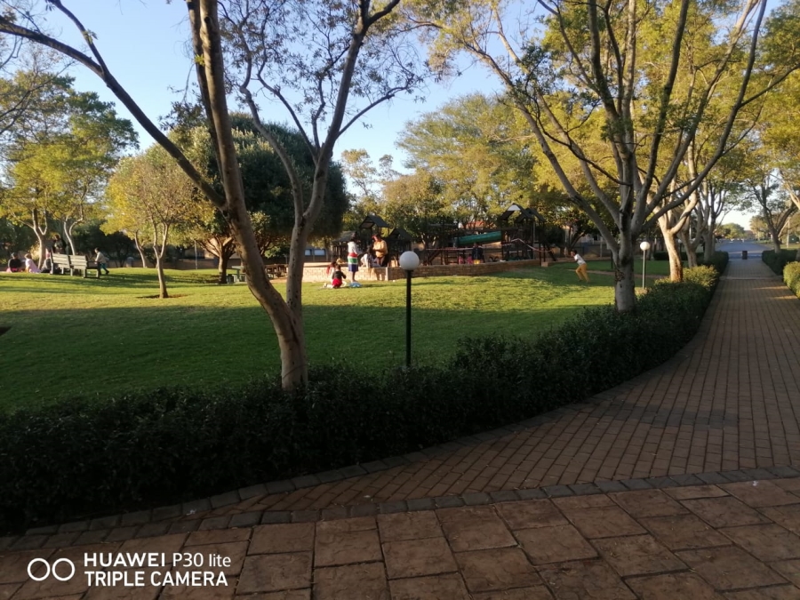 To Let 2 Bedroom Property for Rent in Equestria Gauteng