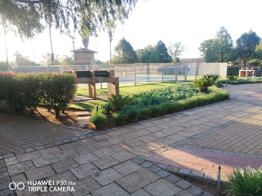 To Let 2 Bedroom Property for Rent in Equestria Gauteng