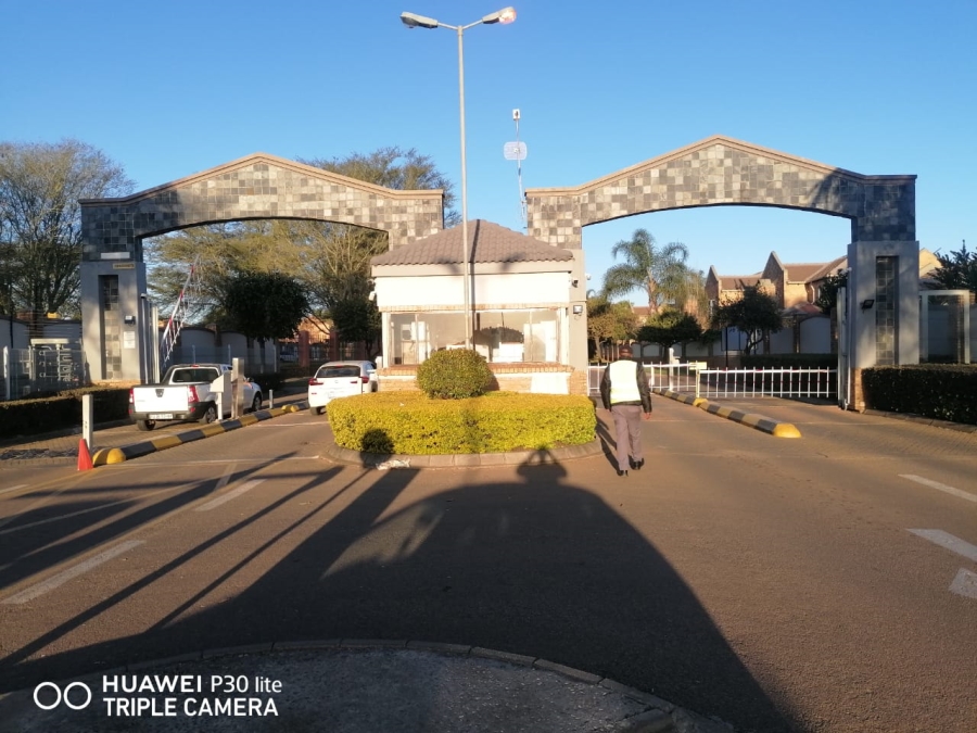 To Let 2 Bedroom Property for Rent in Equestria Gauteng