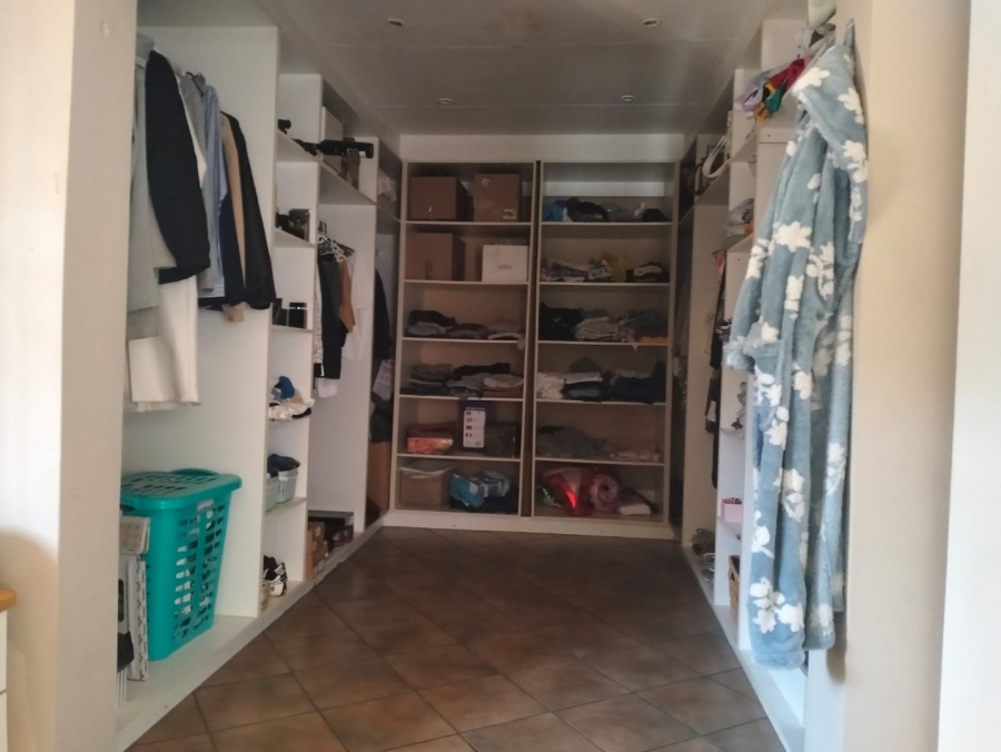 4 Bedroom Property for Sale in Greenhills Gauteng