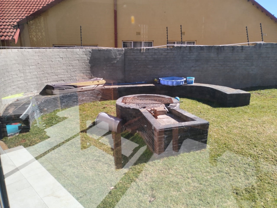 4 Bedroom Property for Sale in Greenhills Gauteng