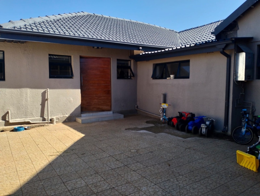 4 Bedroom Property for Sale in Greenhills Gauteng