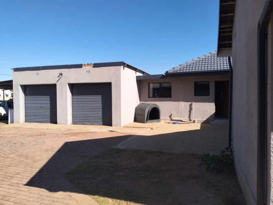 4 Bedroom Property for Sale in Greenhills Gauteng