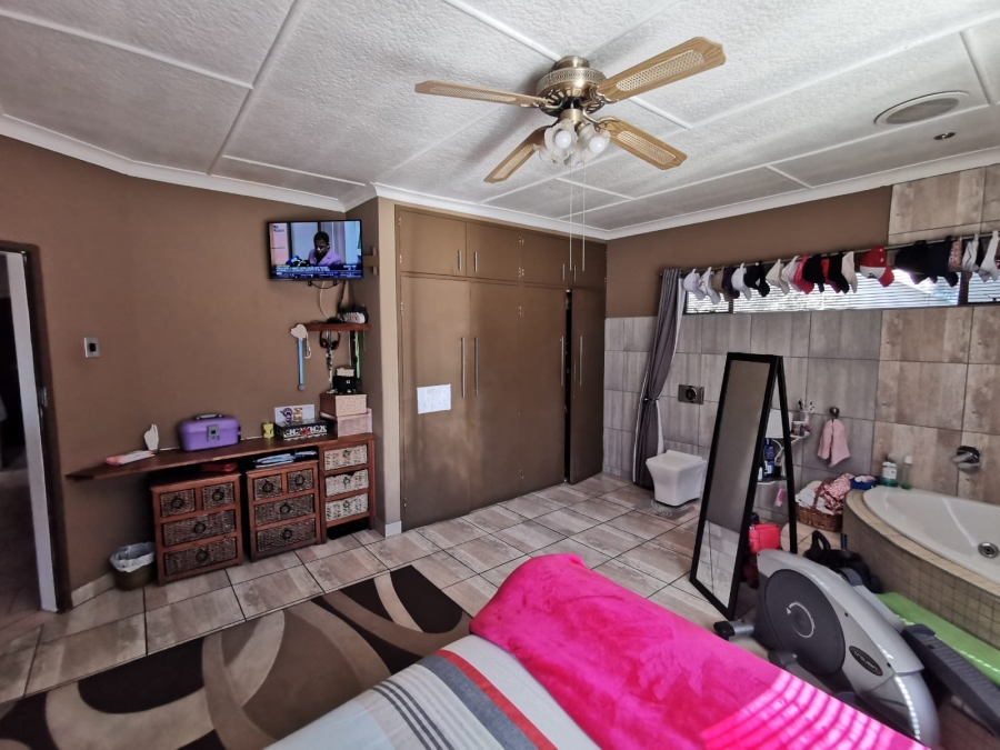 4 Bedroom Property for Sale in Florentia Gauteng