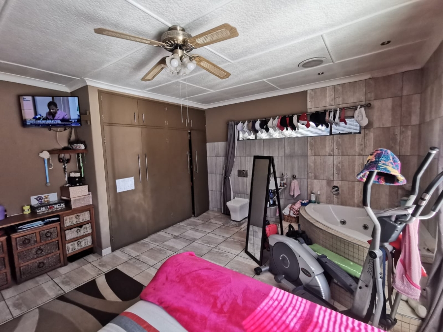 4 Bedroom Property for Sale in Florentia Gauteng