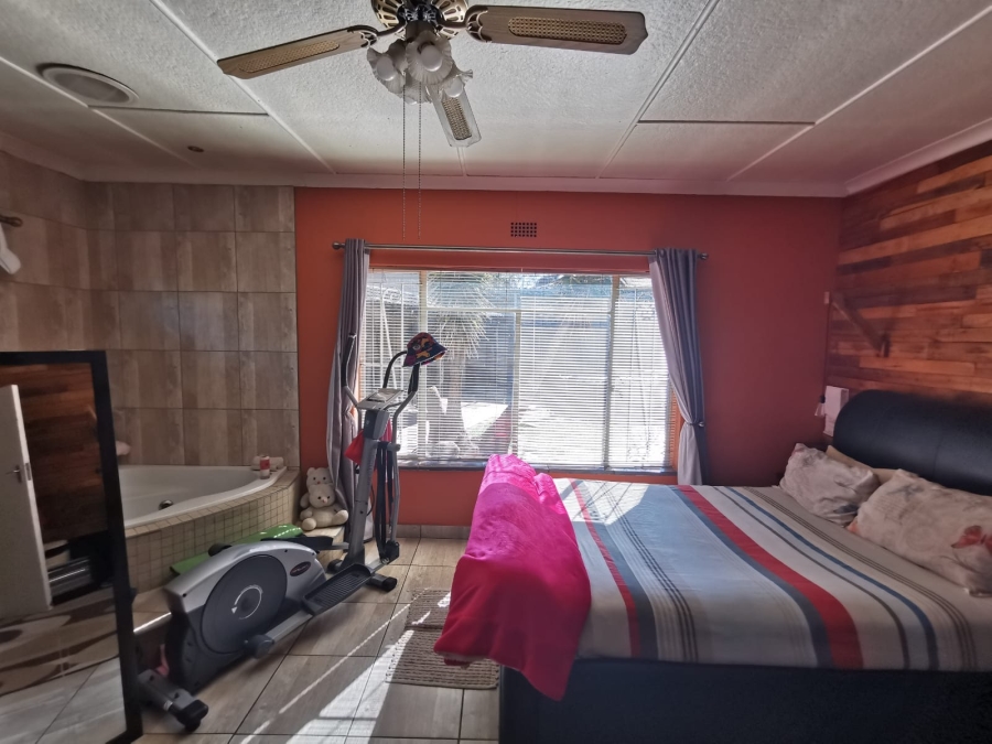 4 Bedroom Property for Sale in Florentia Gauteng