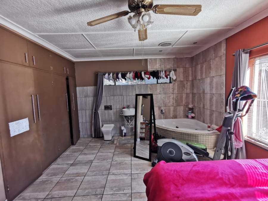 4 Bedroom Property for Sale in Florentia Gauteng