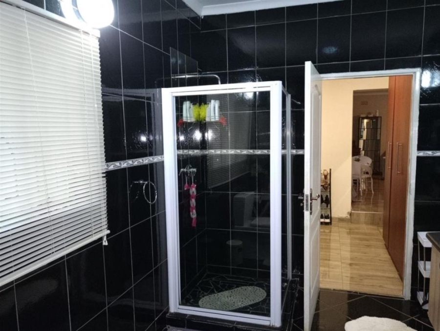 4 Bedroom Property for Sale in Sonland Park Gauteng