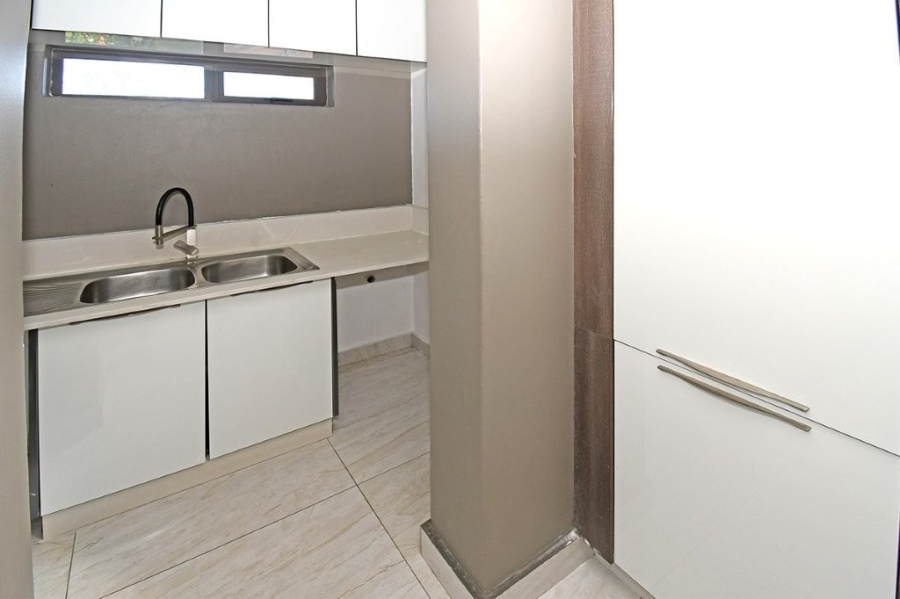 To Let 5 Bedroom Property for Rent in Sandringham Gauteng