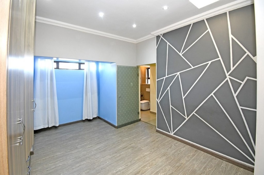 To Let 5 Bedroom Property for Rent in Sandringham Gauteng
