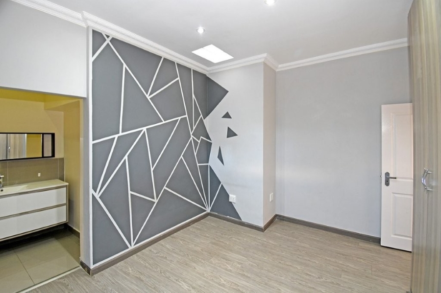 To Let 5 Bedroom Property for Rent in Sandringham Gauteng