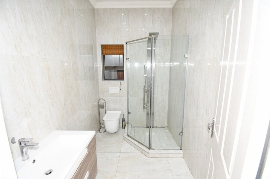 To Let 5 Bedroom Property for Rent in Sandringham Gauteng