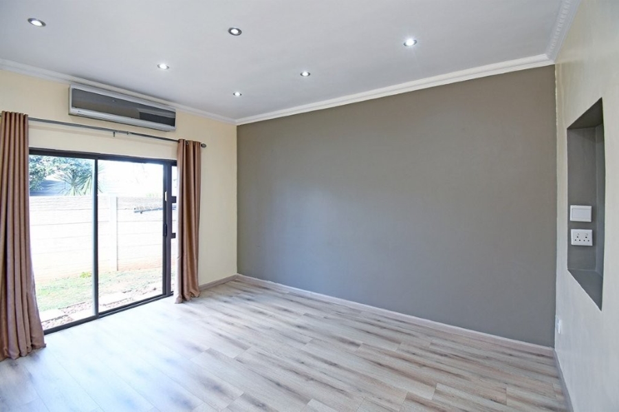 To Let 5 Bedroom Property for Rent in Sandringham Gauteng