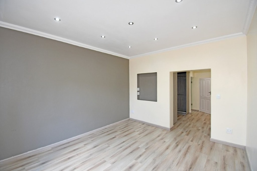 To Let 5 Bedroom Property for Rent in Sandringham Gauteng