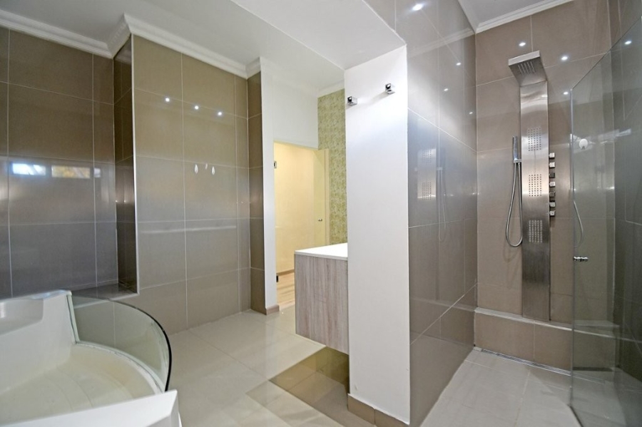 To Let 5 Bedroom Property for Rent in Sandringham Gauteng