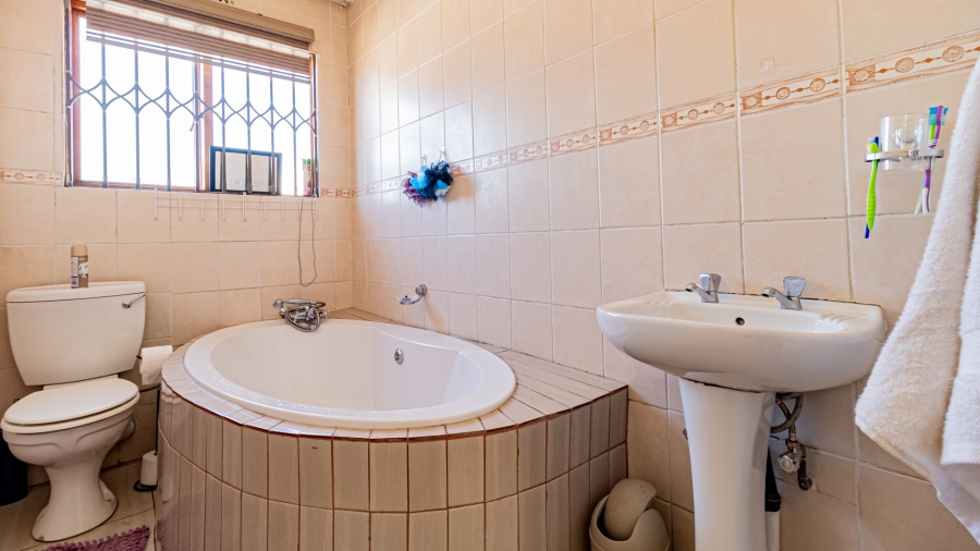 3 Bedroom Property for Sale in Ormonde Gauteng